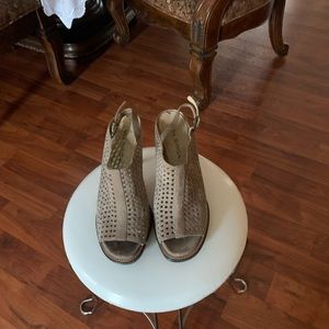 VIA SPIGA slingback with skid support bottom